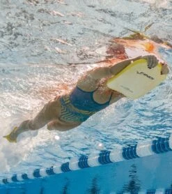 FINIS Junior Kickboard -Swimwear Outlet 5689883394216 4