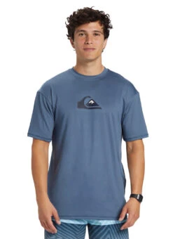 Quiksilver Men's Solid Streak Short Sleeve UPF 50 Rash Guard 30 Quiksilver Men's Solid Streak Short Sleeve UPF 50 Rash Guard -Swimwear Outlet 8642110619816 beringsea 1a