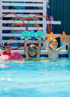 FINIS Floatie Friends 25 FINIS Floatie Friends -Swimwear Outlet 8802475901096 bluewhalelevel1 2a