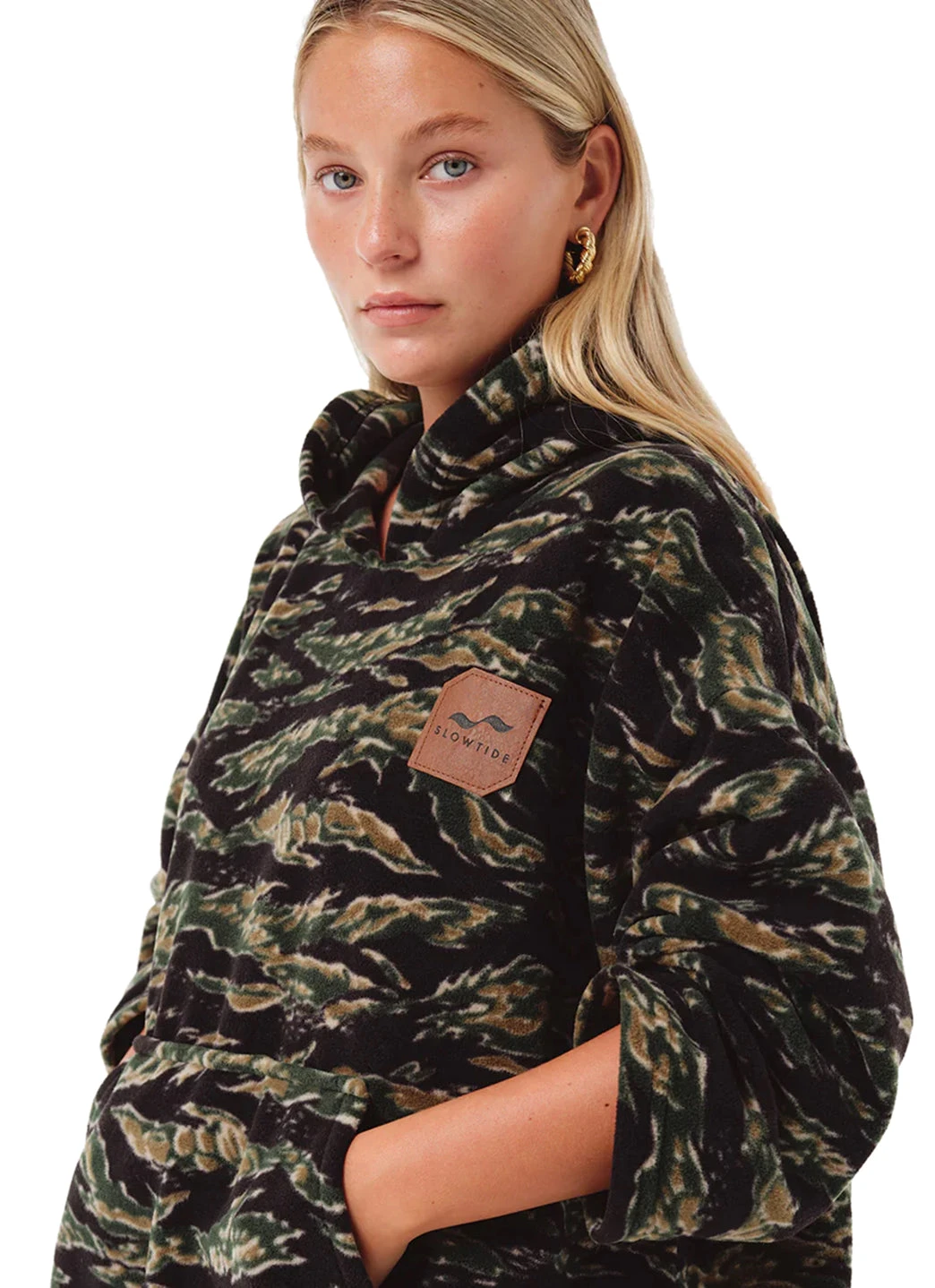 Slowtide Major Everyday Chilling Fleece Poncho 7 Slowtide Major Everyday Chilling Fleece Poncho - Image 5